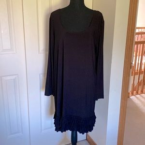 Perfect holiday dress! Black, scoop neck, jazzy bottom, skip-on XL